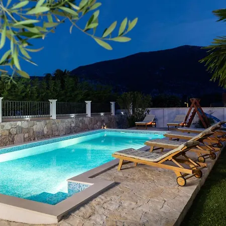 Bella Pietra With Private Pool, Sauna Villa *