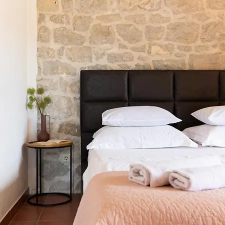 Bella Pietra With Private Pool, Sauna *