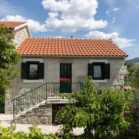 Bella Pietra With Private Pool, Sauna *