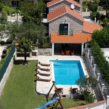 Bella Pietra With Private Pool, Sauna Villa *