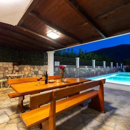 Bella Pietra With Private Pool, Sauna Villa Gata
