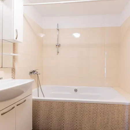 Bella Pietra With Private Pool, Sauna Gata