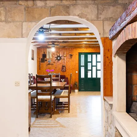 Villa Bella Pietra With Private Pool, Sauna