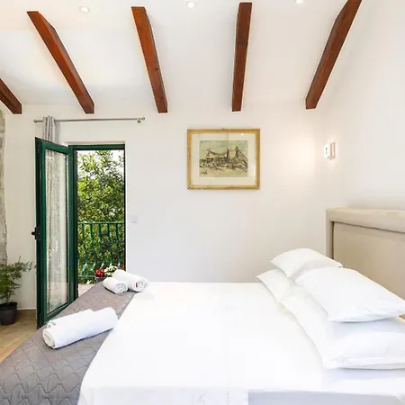 Bella Pietra With Private Pool, Sauna Villa Gata