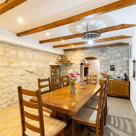 Vila Bella Pietra With Private Pool, Sauna Gata