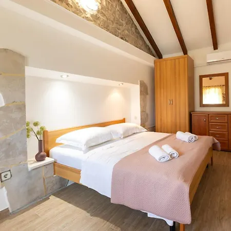 Bella Pietra With Private Pool, Sauna *