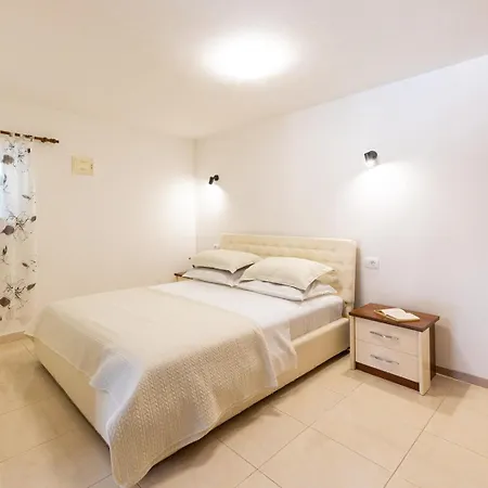 Bella Pietra With Private Pool, Sauna Villa *
