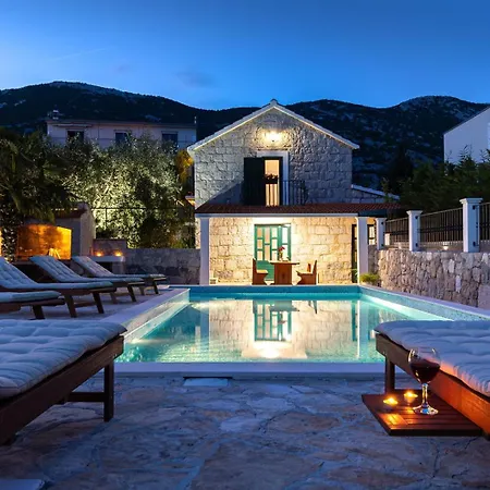 Bella Pietra With Private Pool, Sauna Vila Gata