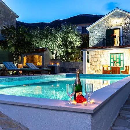 Bella Pietra With Private Pool, Sauna *