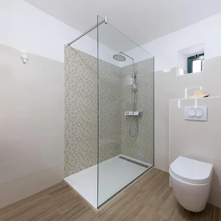 Bella Pietra With Private Pool, Sauna Villa *